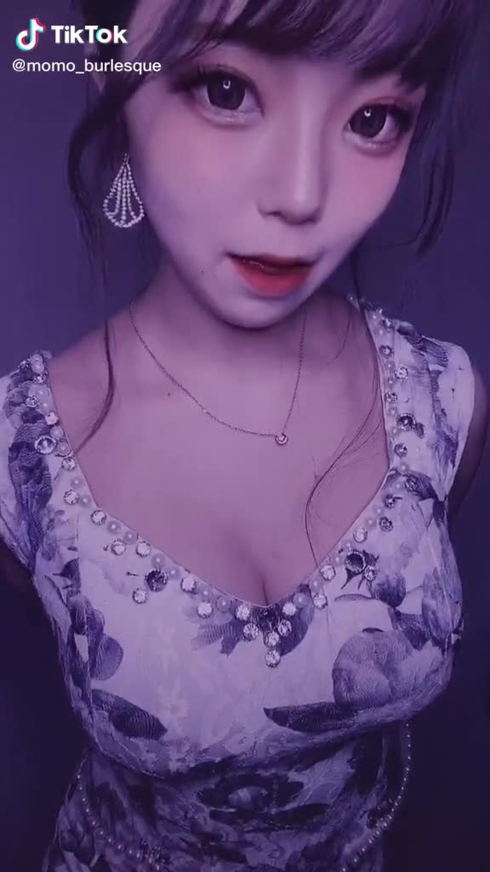 TikTok (ティックトック) で 🍑ももバーレスク東京🍑 (@momo_burlesque) の動画を見る 1