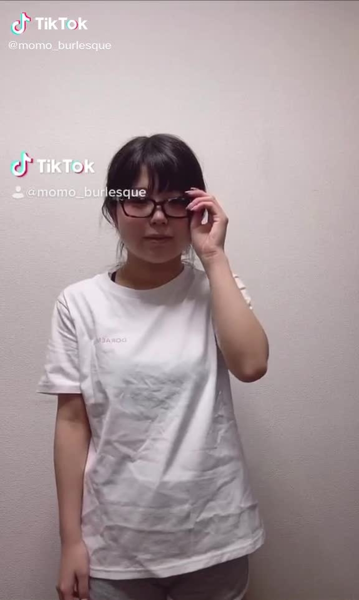 フォロワー10万人ありがとう💖✌️インスタとTwitterにお礼をこめてtiktokにはちょっと過激で載せれない動画載せたから良かったら見てね🥺#バーレスク東京#バーレスク#burlesque#sexy#かわいい#kawaii #制服#JK#おすすめのりたい #귀여운