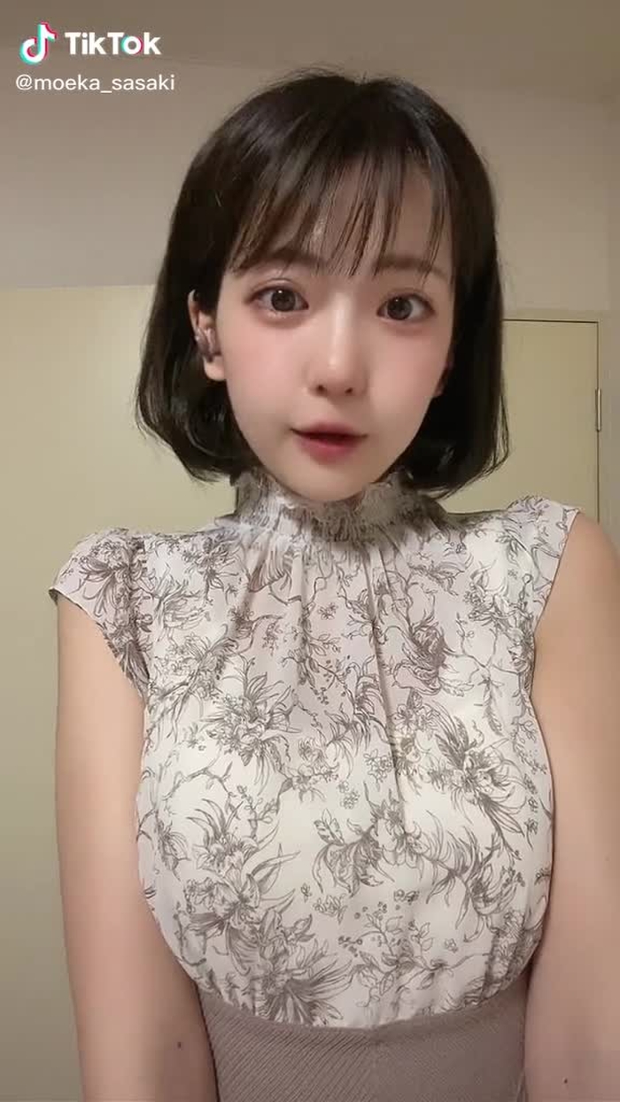 Twitter、Instagram待ってるよお〜#佐々木萌香#おすすめ #グラビアアイドル#レースクイーン