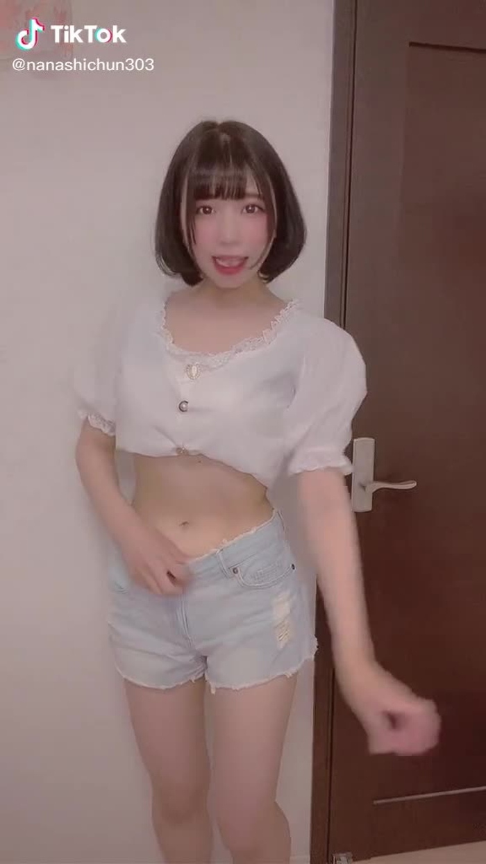 一発撮り。見せブラと見せパン履いてます🙇‍♀️✨#サマーペイント #音ハメ