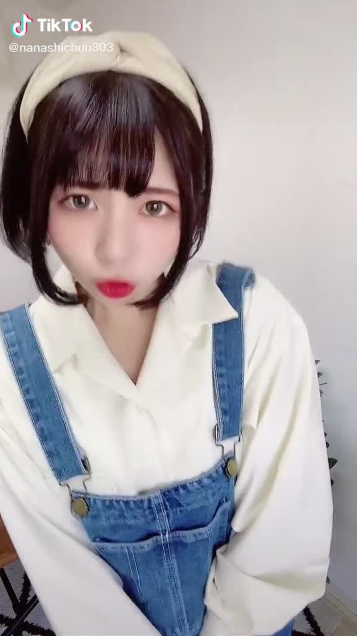 にゃん♡ありがとう〜♡#ショートボブ #にゃん #にゃんありがとう #ありがとうーにゃん #にゃんにゃん #いちにーさんにゃん #オーバーオール #20代女子
