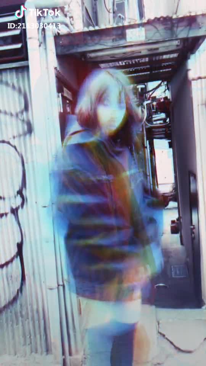 下手すぎて徐々にズレてく(笑) VANQUISHさんのお洋服で撮影したときのです📸 #おすすめ #ファッションチェンジ