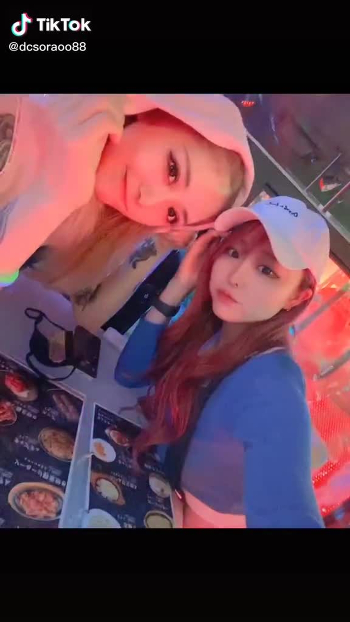 みな@mina_burlesque と ソジュハンザン３号店 に行ってきたよ🇰🇷🍳🔥🥃韓国のクラブがコンセプト？の居酒屋らしい！６月にオープンしたんだって❤️‍🔥❤️‍🔥❤️‍🔥❤️‍🔥#新大久保 #ソジュハンザン3号店 #バーレスク東京 #ソらみなコンビ