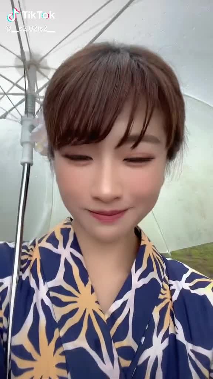 こんな彼女と夏祭りはどう？毎週金曜or土曜の夜ライブしてます⚡️#ベルメイク #よわねはき