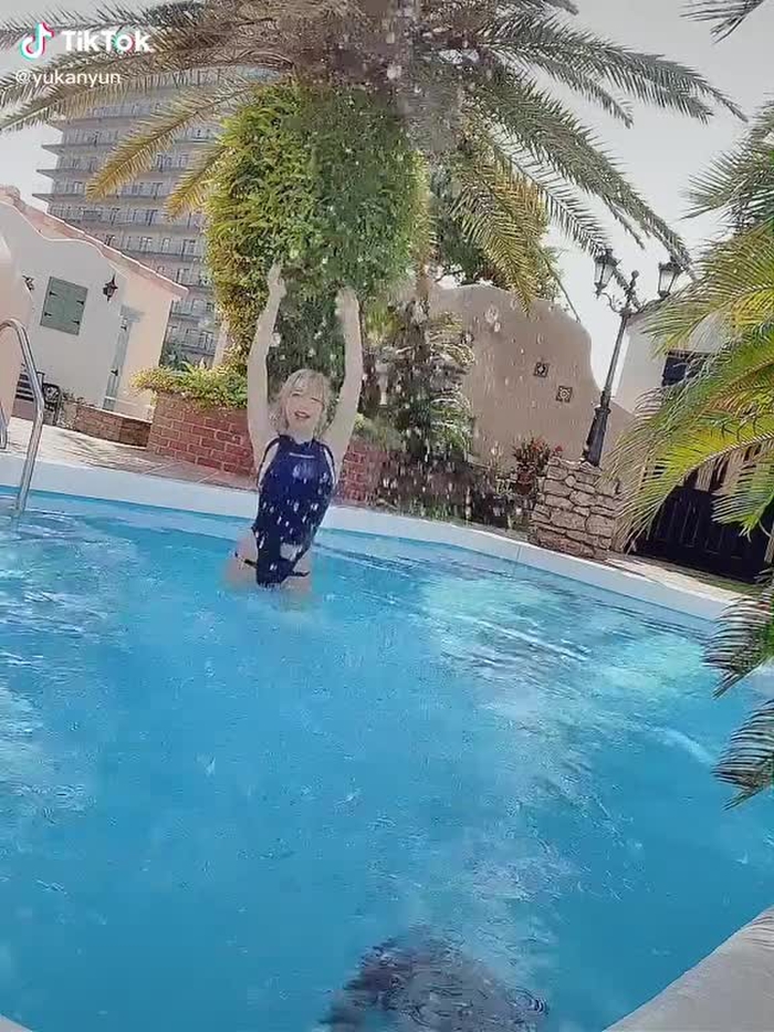 競泳で迫ってくるギャルw