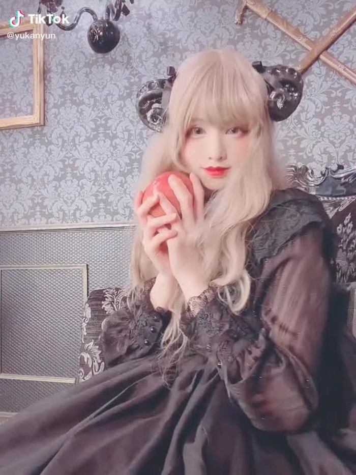 ハロウィンな撮影をしてきたよ！写真集になります💖 角は自作！詳しくはTwitterで告知するね！#ティックトックハロウィン #ハロウィン #halloween