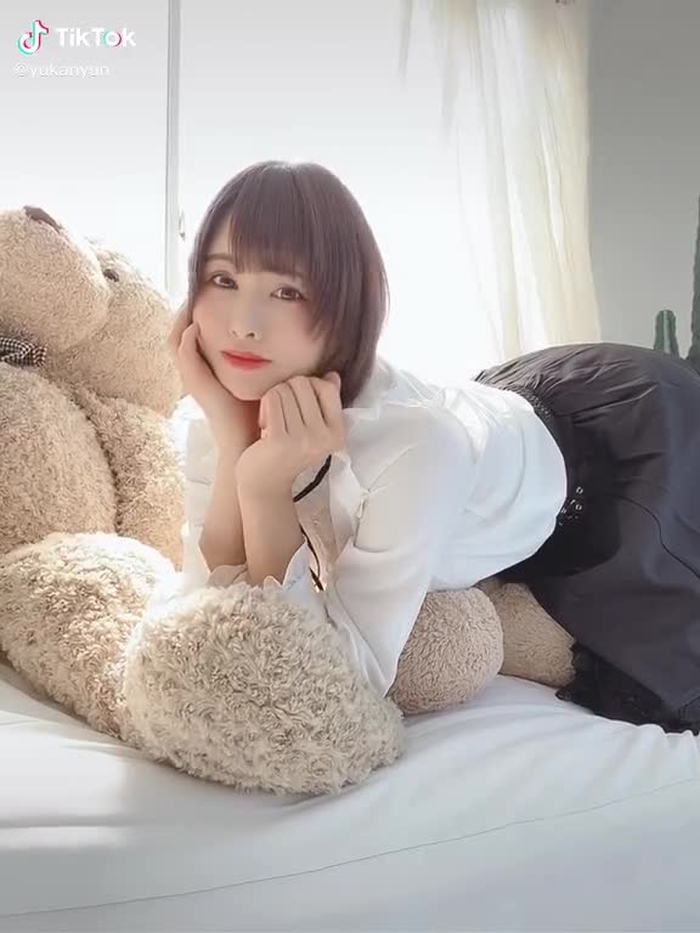 この私服も、写真集＆グラビア動画撮影したので発売したらTwitterで告知するね！ ぴえんコーデだけどメイクがナチュラル笑 #地雷ファッション #ショートカット #ショートカット女子 #ナチュラルメイク