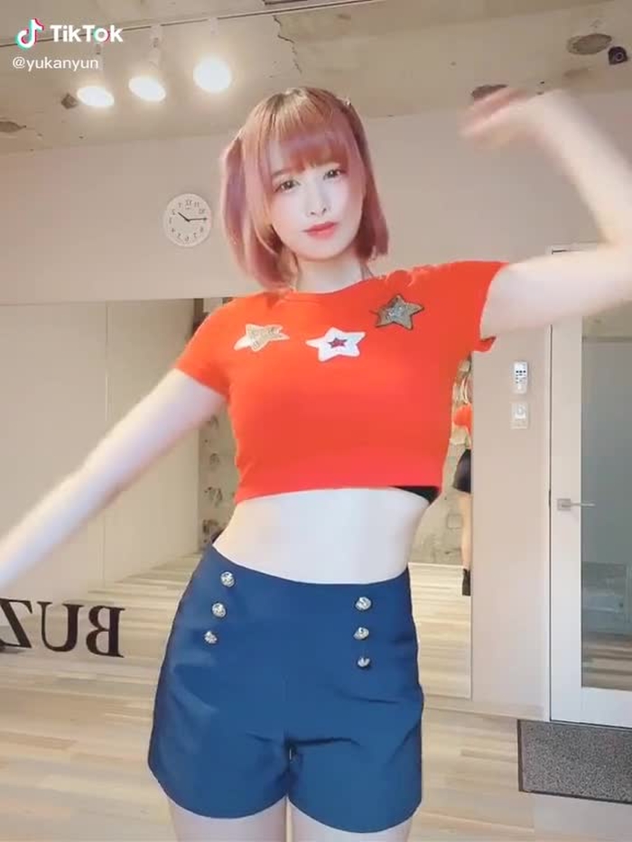韓国ぽい服！赤いTシャツはZARAで無地のやつ買って星のワッペンを自分でつけました！！#アイドル #私服 #コーデ