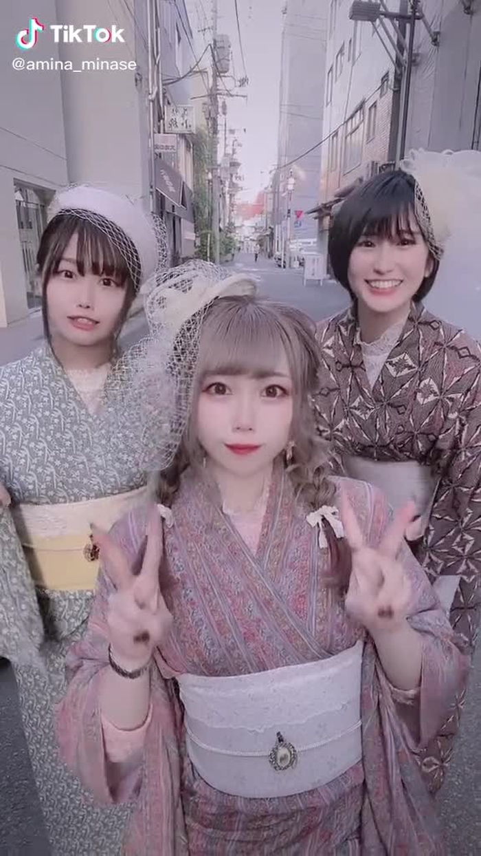 3人はさすがに揃わなかった〜❕ #ポーズチャレンジ #着物女子 #浅草 #fyp　@tororosan15 @kurusu_usako