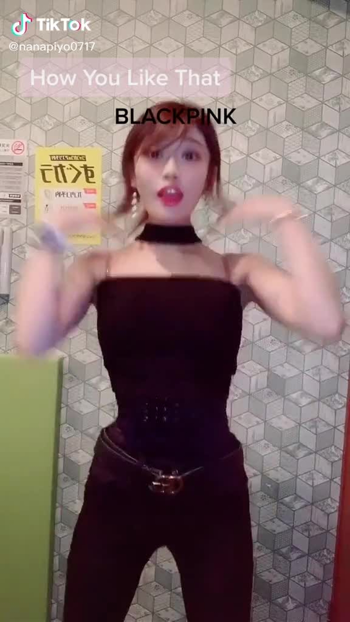 ここのダンスすごいすき🥰 お姉が『( ﾟ∀ ﾟ)ﾊｯ！』っていう顔やめろって言ってくる🥺