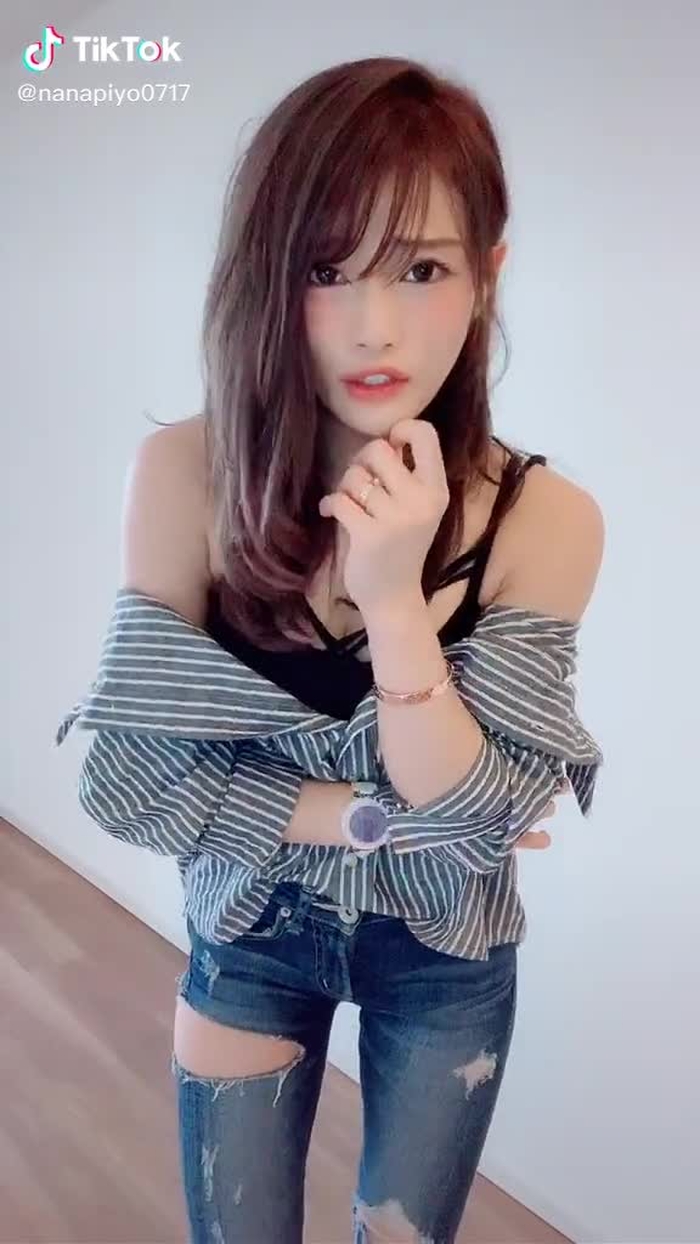 七瀬ひな改め七海ひなです🐣💕事務所移籍に伴いまして、改名及びTwitterの変更があります。七海ひなの新アカウントTwitter@ nanapiyo07177のフォローをよろしくお願い致します🐣💕