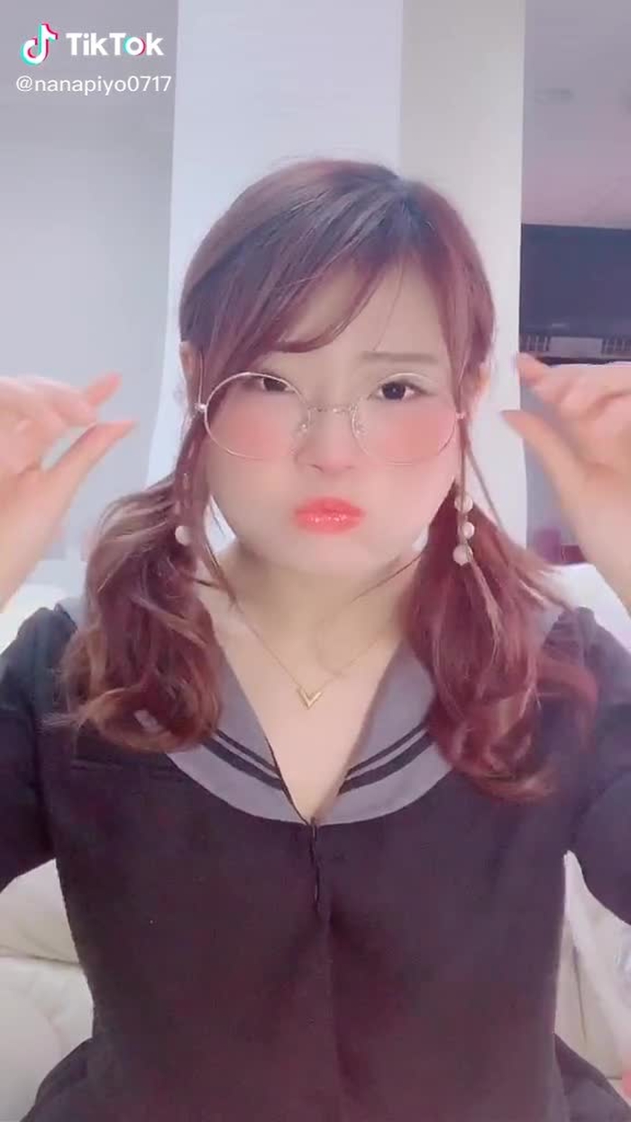 七瀬ひな改め七海ひなです🐣💕事務所移籍に伴いまして、改名及びTwitterの七瀬ひなアカウントは削除されます。消えてしまうので、七海ひなのアカウントTwitter@ nanapiyo07177のフォローをよろしくお願い致します🐣💕 #プラマイ50kg