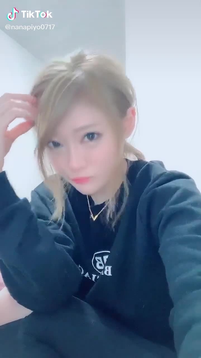 TikTok (ティックトック) で 七海ひな🐣💕 (@nanapiyo0717) の動画を見る 48