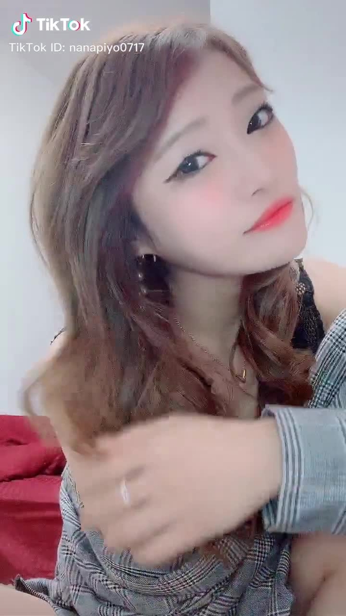 TikTok (ティックトック) で 七海ひな🐣💕 (@nanapiyo0717) の動画を見る 132