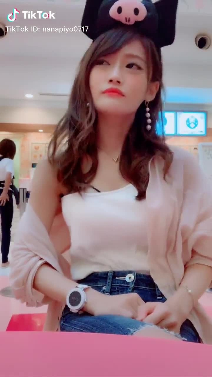 TikTok (ティックトック) で 七海ひな🐣💕 (@nanapiyo0717) の動画を見る 153
