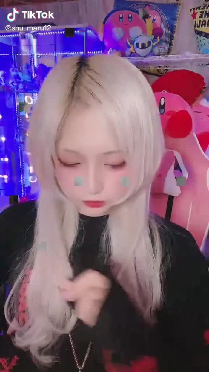 表情ムズゥ…