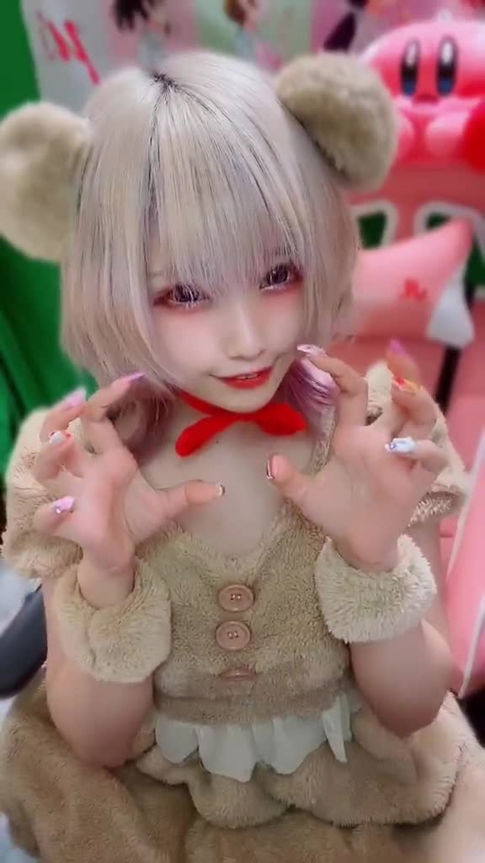 くまもんだお #クマコス #悪いクマじゃないよ #コスプレ #左目充血なう #おすすめ #ショート女子 #ショートウルフ #派手髪