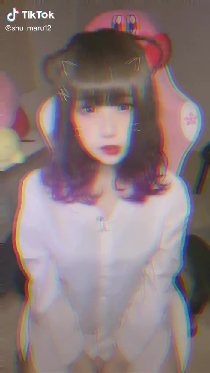 聞いてるぅ！？ #ヒロイン育成計画 #猫耳 #彼シャツ #イチナナ #派手髪 #おすすめ
