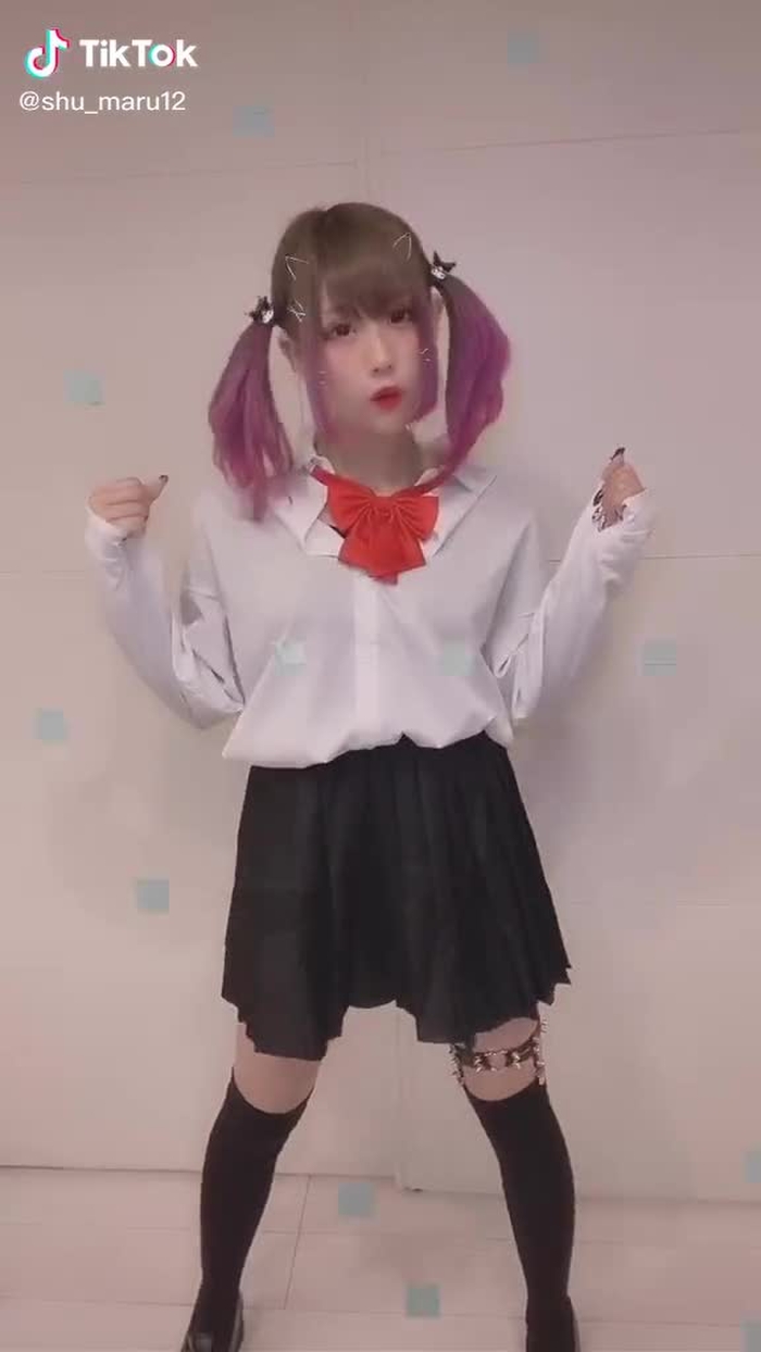 全然上手く踊れなくてこれまた諦めた🤷‍♀️ #制服 #制服女子 #ソックスガーター #コスプレ #コスプレイヤー #制服ダンス#おすすめ 頑張ったので意地悪言わんといて🙄🙄