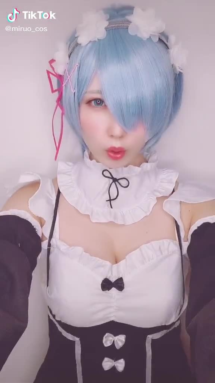 こっち向いてったら！ #お願いスバル #リゼロ #レム 1