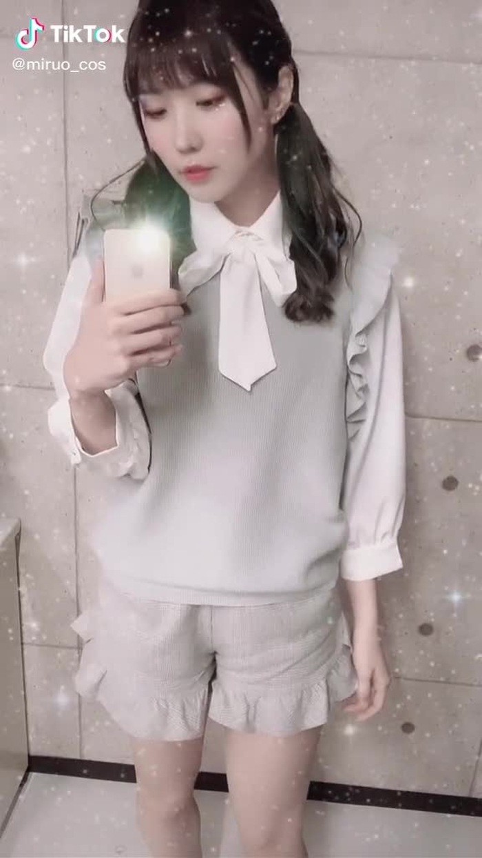 腰回りに効くよ！膝を少し落として骨盤の端を糸で釣られるイメージでやってみて(なんの講座)　#グリッタースター #おうちで過ごし隊 #tiktokスポーツライフ