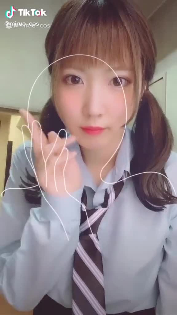 顔が真剣すぎ（笑） #ポーズエディタ #tiktokでゲーム中 #制服