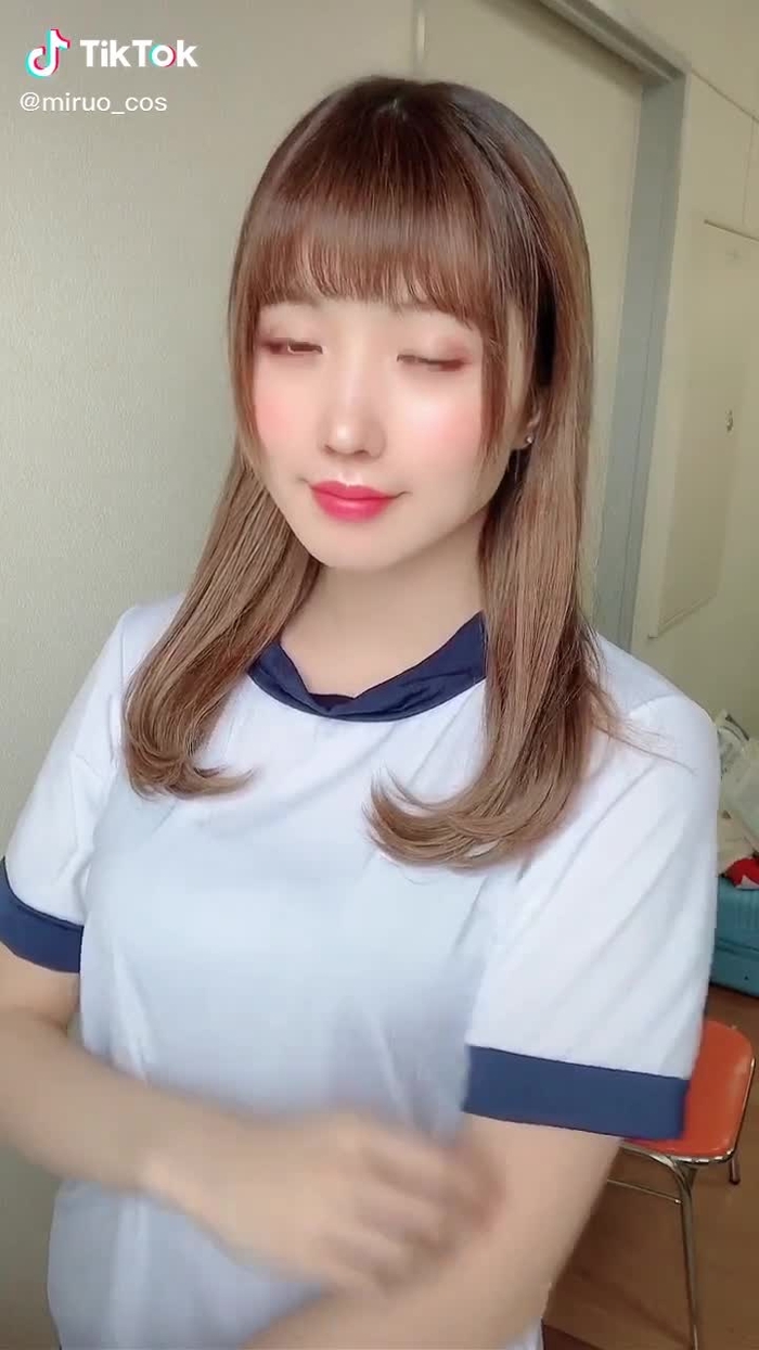 一緒に運動する？ #ブルマ #ポニーテール #みんなの卒業式