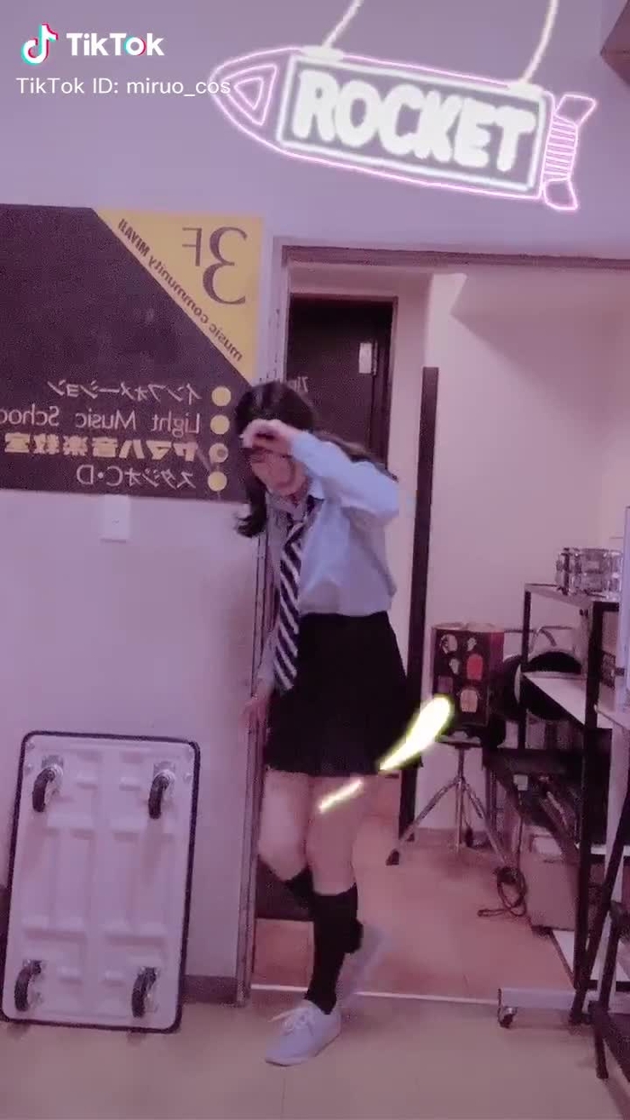 ライブ出演後に撮ってバテバテのダンスシリーズ🌀 #spooky #dance #tiktokハロウィン #ネオンライン #ハロウィンコメディー