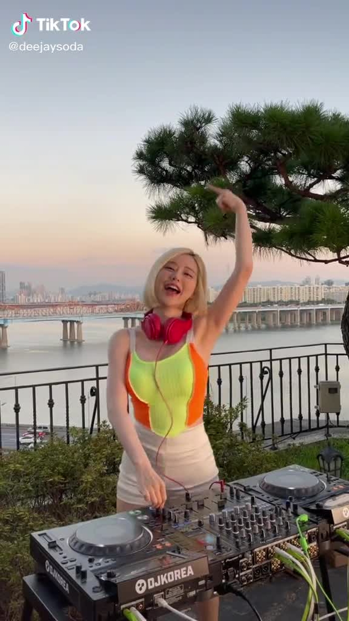 한강 이쁘지?😍😍  #오케이챌린지 👌🏻💛Do this #okaychallenge with me ✨💕 #djsoda 1