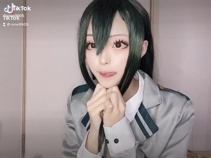去年梅雨ちゃんした時の✌🏻⚠️シャツなくて違いますすみません🥲🥲#ヒロアカコスプレ #蛙吹梅雨コスプレ