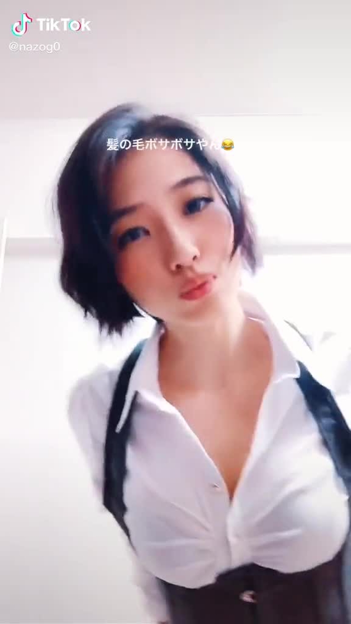 思った以上に髪の毛ボサボサ😂ハーネスも首輪もファッション💃#自粛中＃暇つぶしに#コロナ＃乗り越えましょ＃些細な楽しみ#ファッション