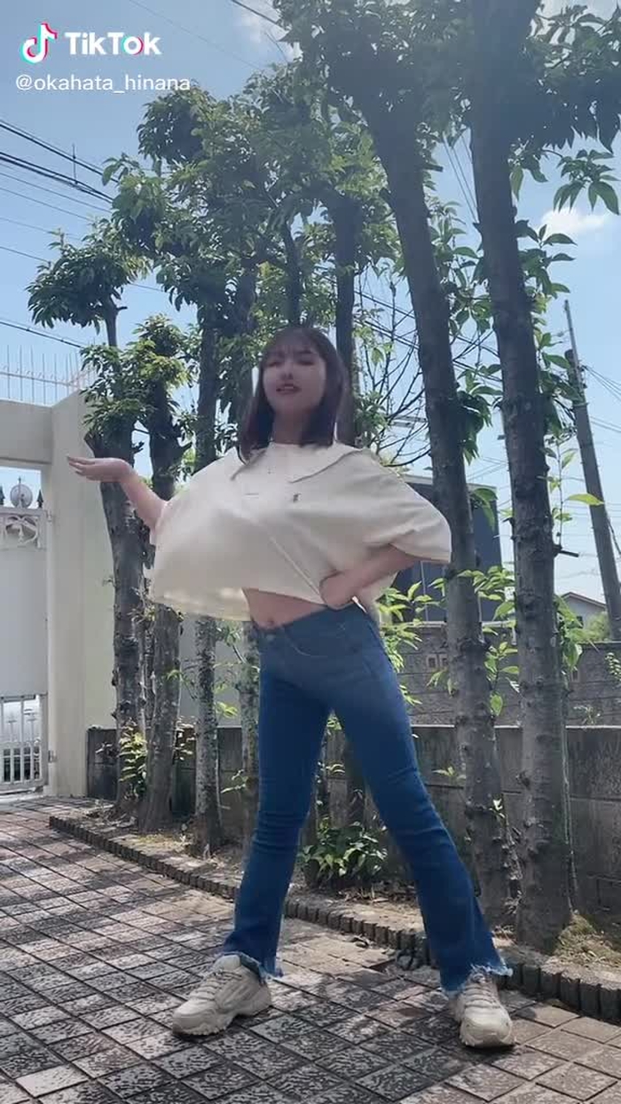 シャツが降りてきた😂#おすすめ乗りたい #あなたらしく #楽しい毎日 #fyp #運営さん大好き #流行りに乗ってみた #踊ってみた