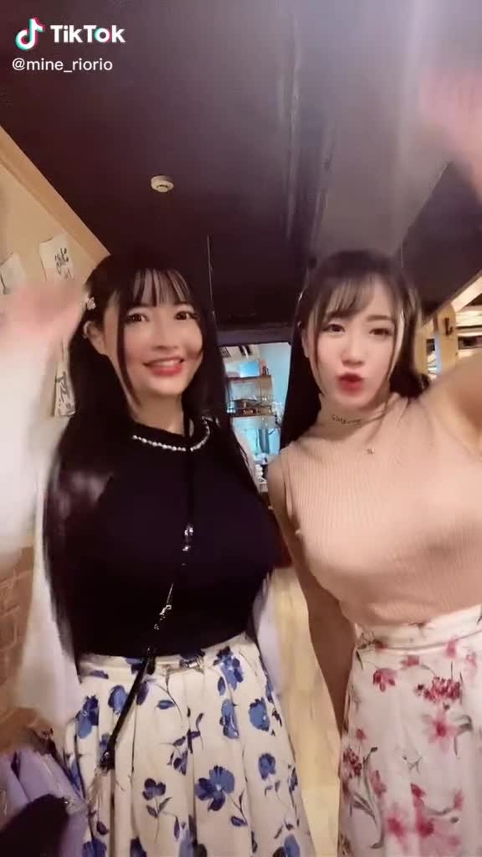 れいらちゃん @aibareira2 と一緒に新幹線ごっこー🚄💕 #おすすめのりたい #グラビアアイドル #みねりお