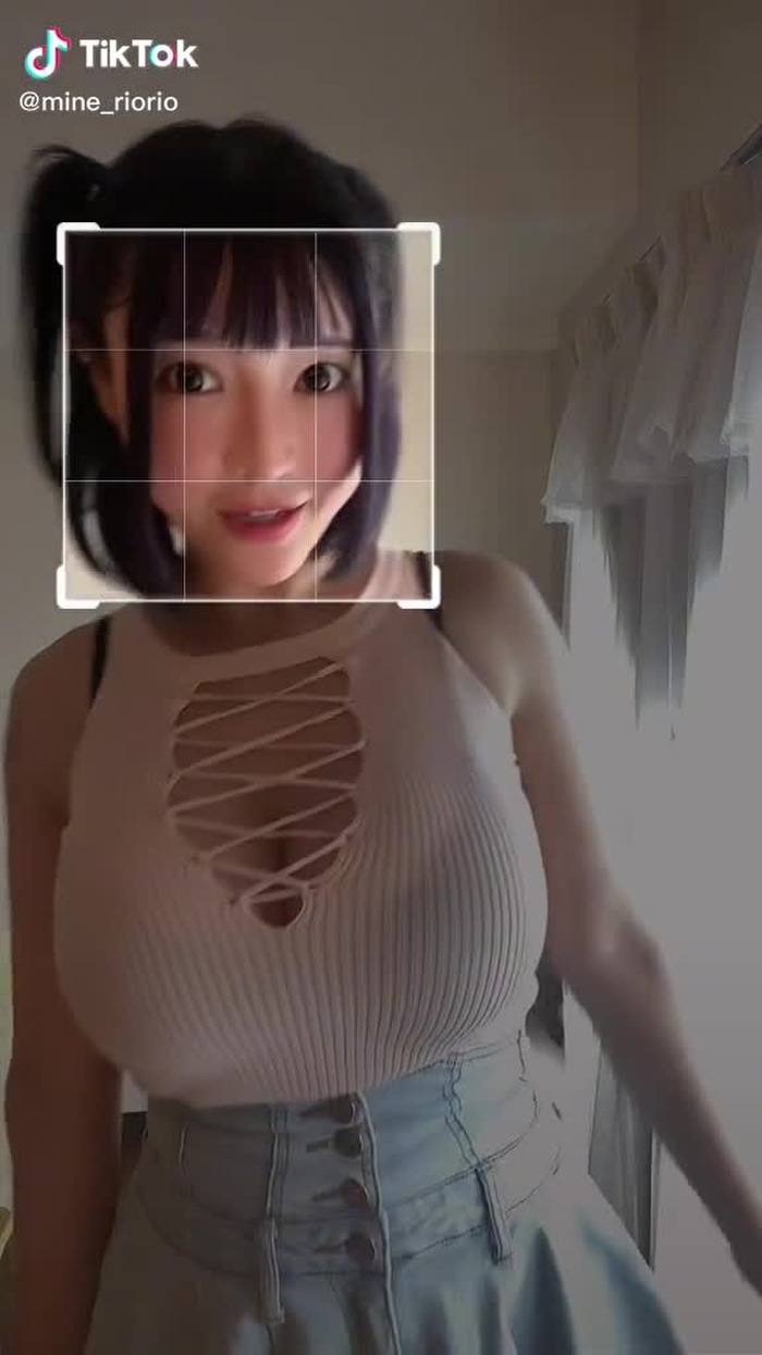 ん…？顔…？😂#写り込みチャレンジ #グラビアアイドル #みねりお #おすすめのりたい