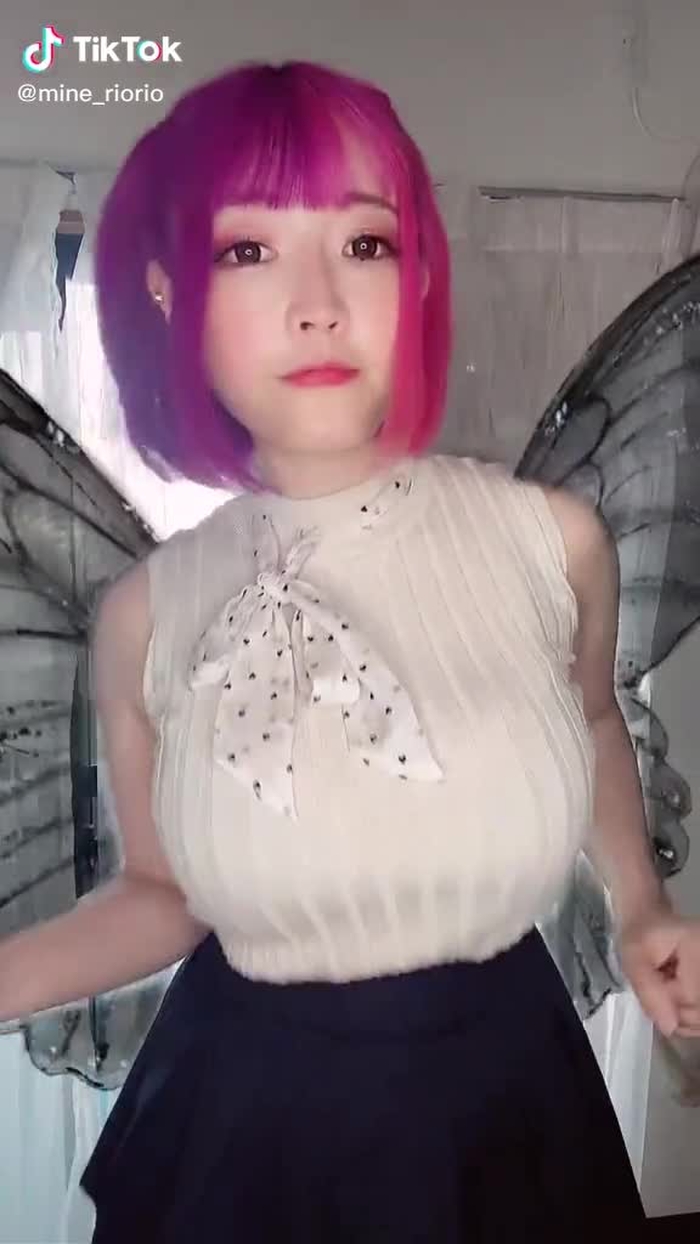 この羽根欲しいな🦋 #エンジェル蝶々 #グラビアアイドル #猫耳 #みねりお