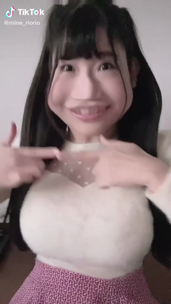 バッキュン❤ #マウント美人 #2021年初投稿 #グラビアアイドル #みねりお