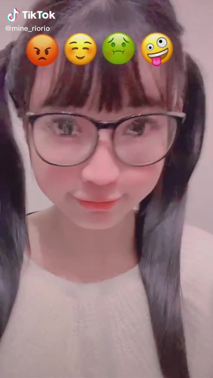 ぴえんの絵文字ない🥺 #顔だけどあっぷ #グラビアアイドル #みねりお #おすすめのりたい