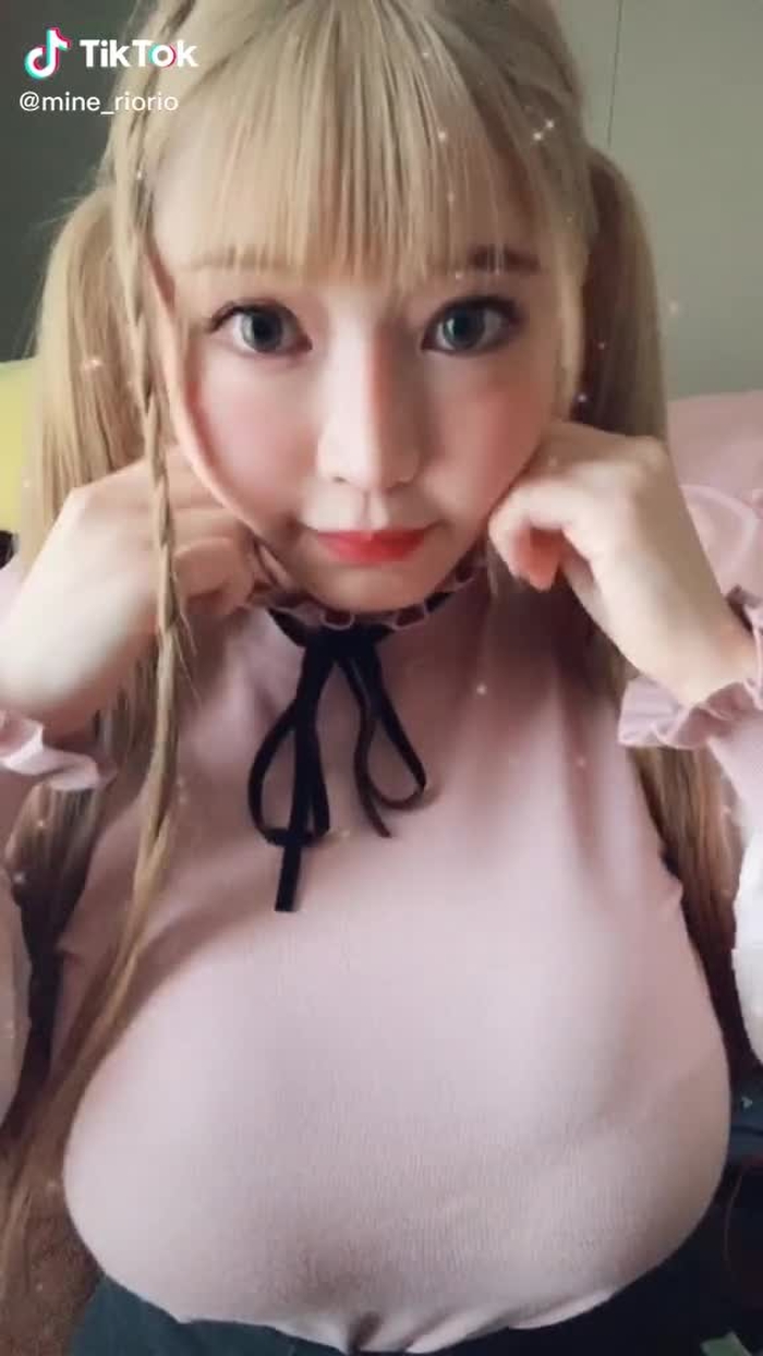 ぷにゅっ🤣 #グラビアアイドル #みねりお #おすすめのりたい #ツインテール