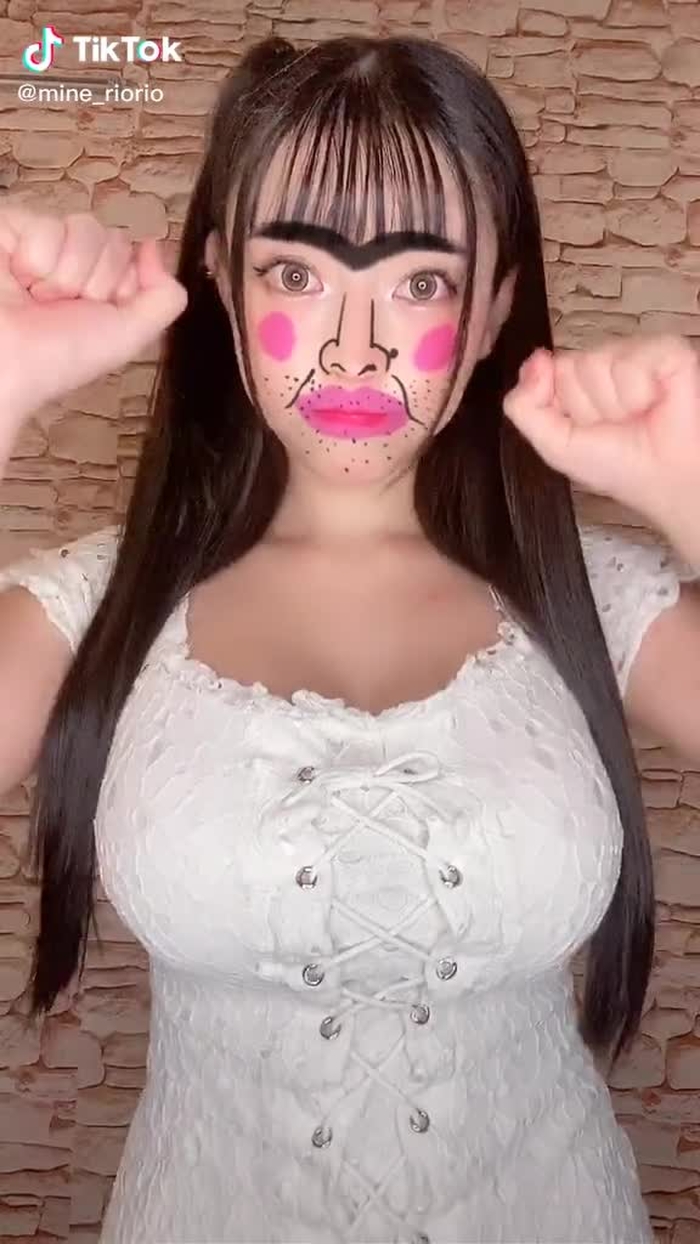 変なおじさん🤣ww #落書き風 #bossbitch #グラビアアイドル #オススメのりたい
