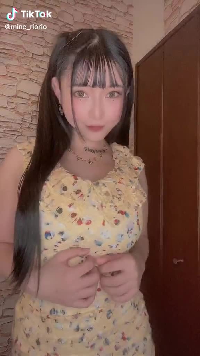 親友ちゃんからの、お誕生日プレゼントワンピ😽💋 #夏ワンピ #プレゼント #グラビアアイドル #おすすめのりたい