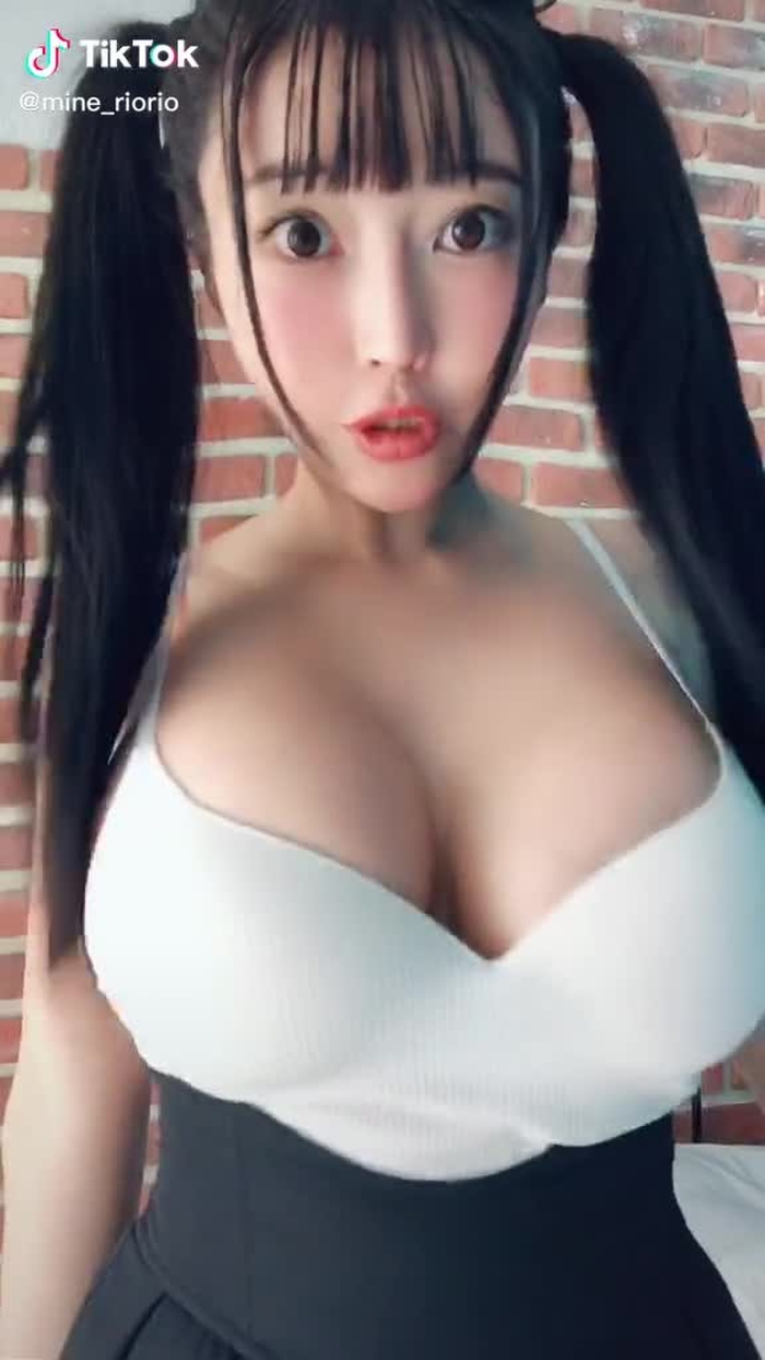 ぽよんぽよ～ん😚💞 #japanesegirl #ツインテール #グラビアアイドル #おすすめのりたい
