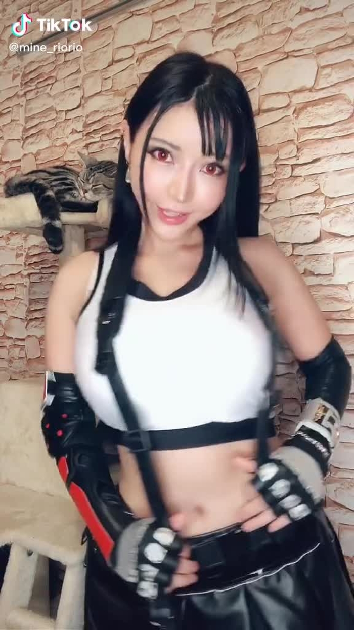ぬっこ、急に起きた😂🐈💕✨ #宅コス #ff7remake #ティファ #グラビアアイドル #おすすめのりたい
