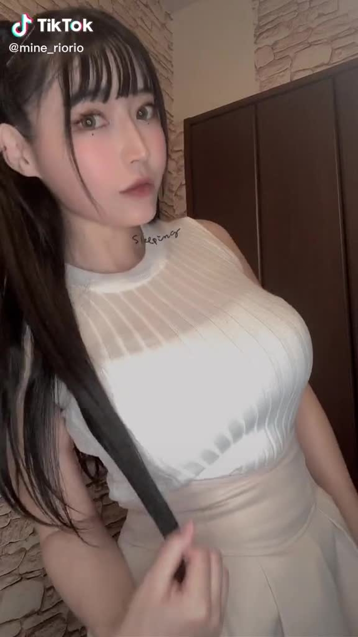 やっぱり、簡単なダンスがええ🙋‍♀️❣️🎶 #ニット #ハイウエスト #グラビアアイドル #おすすめのりたい