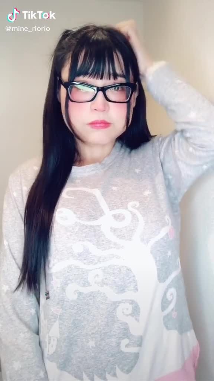 TikTok (ティックトック) で みねりお🦄💜グラドル💋YouTube開設しました (@mine_riorio) の動画を見る 4