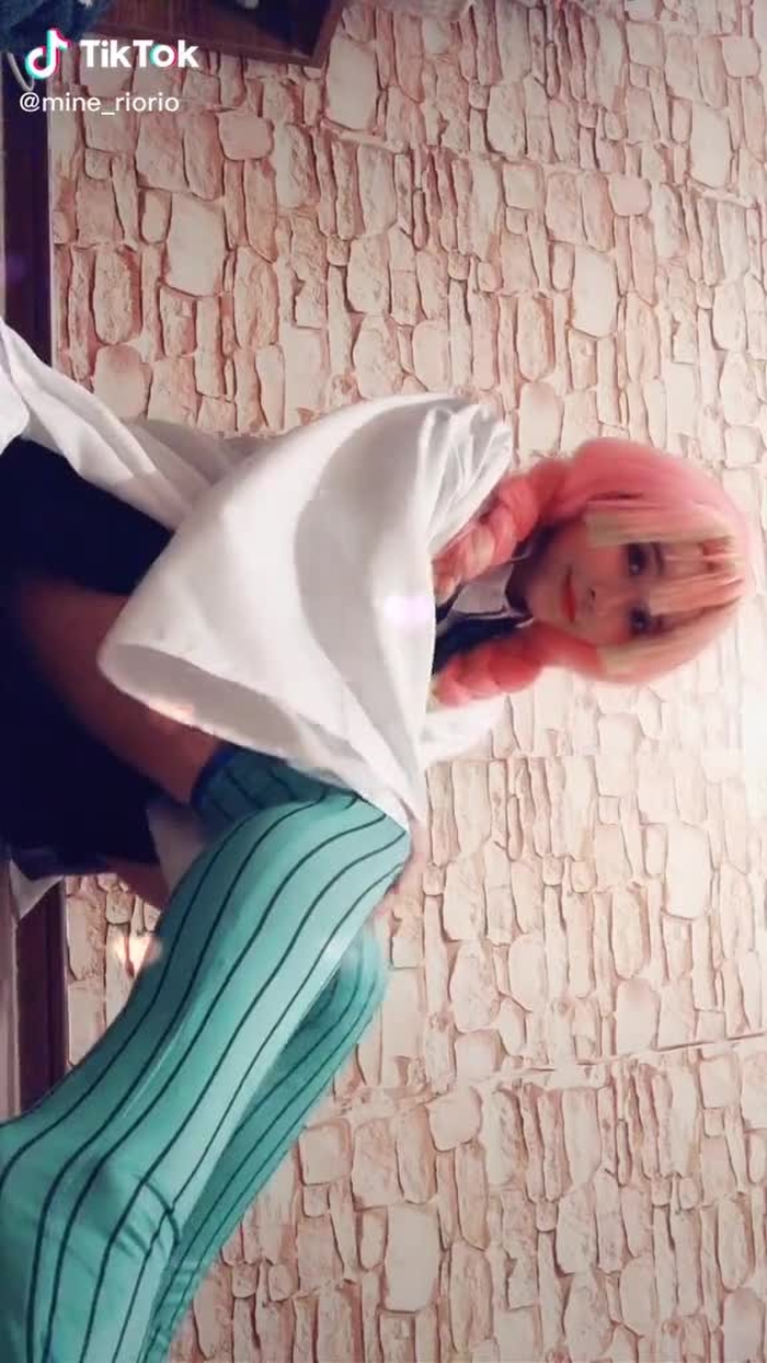 蜜璃ちゃんと一緒に、ストレッチしませんか？🤗💓 #おうちで過ごし隊 #柔軟性テスト #開脚チャレンジ #ストレッチ #鬼滅の刃 #甘露寺蜜璃 #グラドル #おすすめのりたい