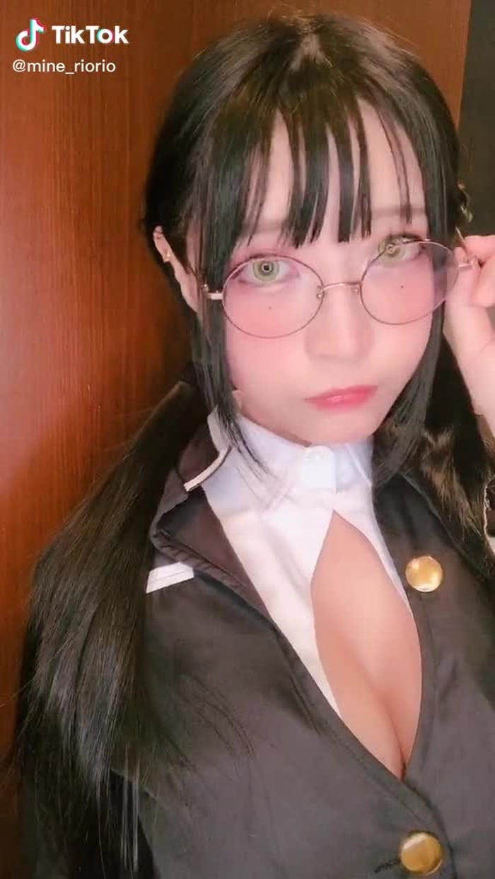 元々、黒髪だった蜜璃ちゃん🌸桜餅を食べ過ぎて、桜餅色の髪になっちゃいました❣🥺の動画🙋‍♀️ #mv風 #甘露寺蜜璃 #鬼滅の刃 #おうちで過ごし隊 #グラドル #おすすめのりたい