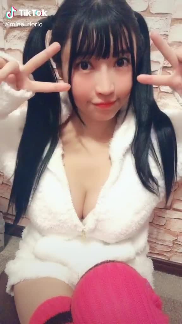 マツエク行きました🙋‍♀️✨絶対、女の子がいいな～❣️👸🏻#ゆるカワPeasy #絶対彼女 #グラビアアイドル #おすすめのりたい