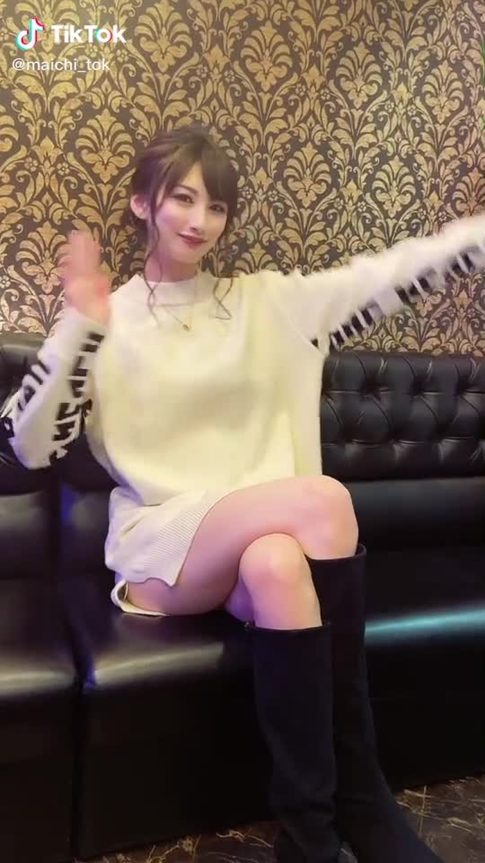 いつの間にか10万人突破！！いつもありがとうございます💕そして久々の投稿…#生脚 #おすすめ #ミニスカ