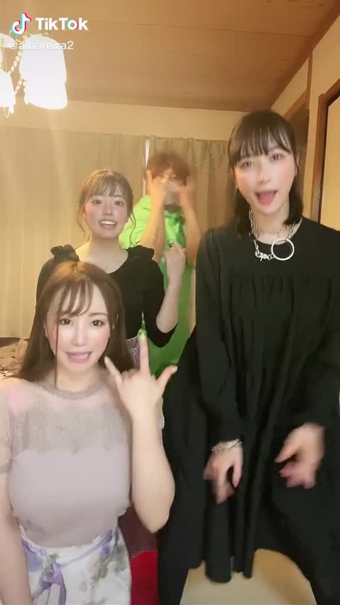 バーニラバニラ高収入💓💸　@shirarira  さん　@_aya.no ちゃん　後ろの人は→ @shibuyaryuki0908   #グラビアアイドル  #芸人　#モデル　#ティックトッカー