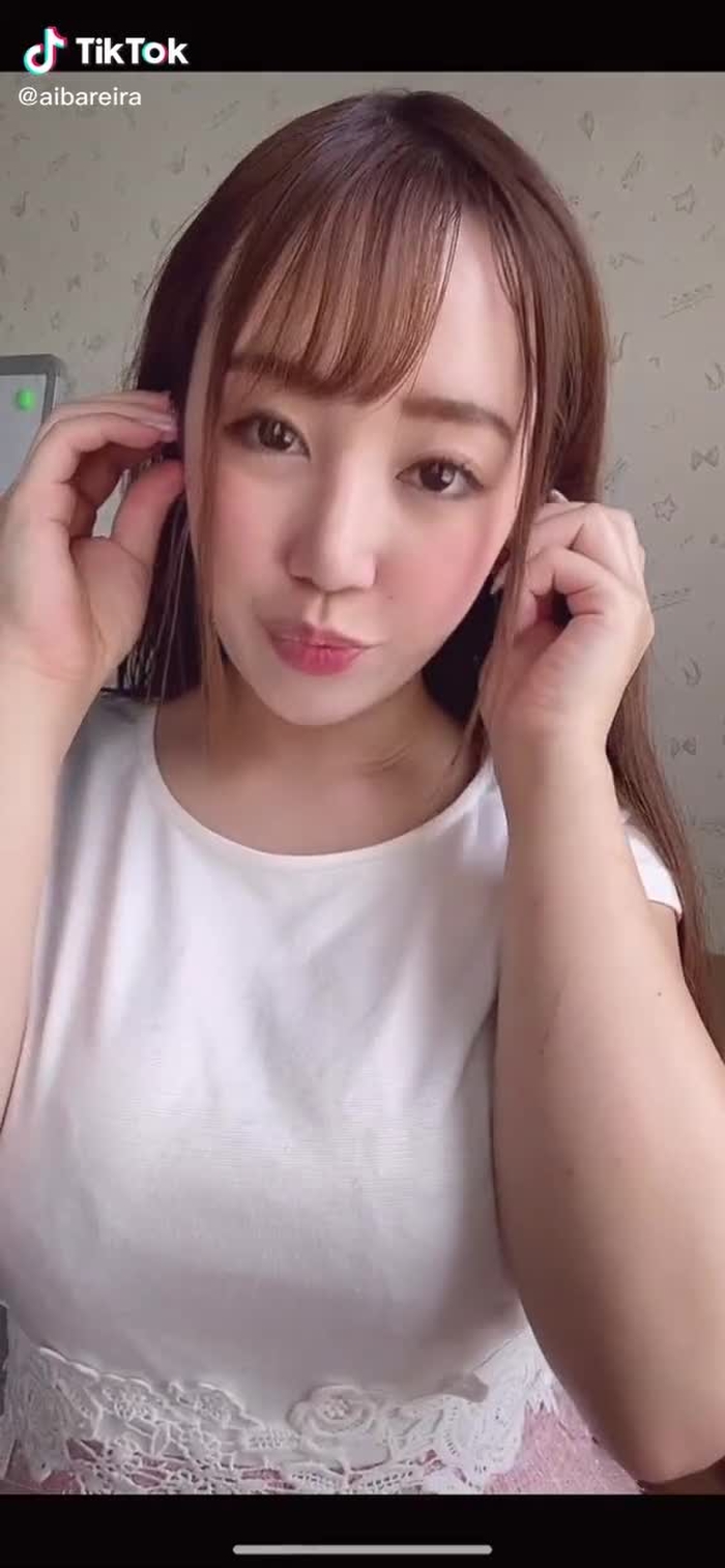 一緒に聴いてる気分になる？🎧🎶💓　@aibareira2  本垢　#グラビア　#グラドル　#モデル　#グッバィ宣言 #デート